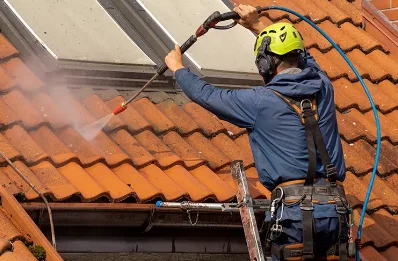 Démoussage et hydrofuge de toiture à Poudenas